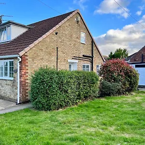 Curzon House Two - Great For Contractors Or Family Holidays Holiday home